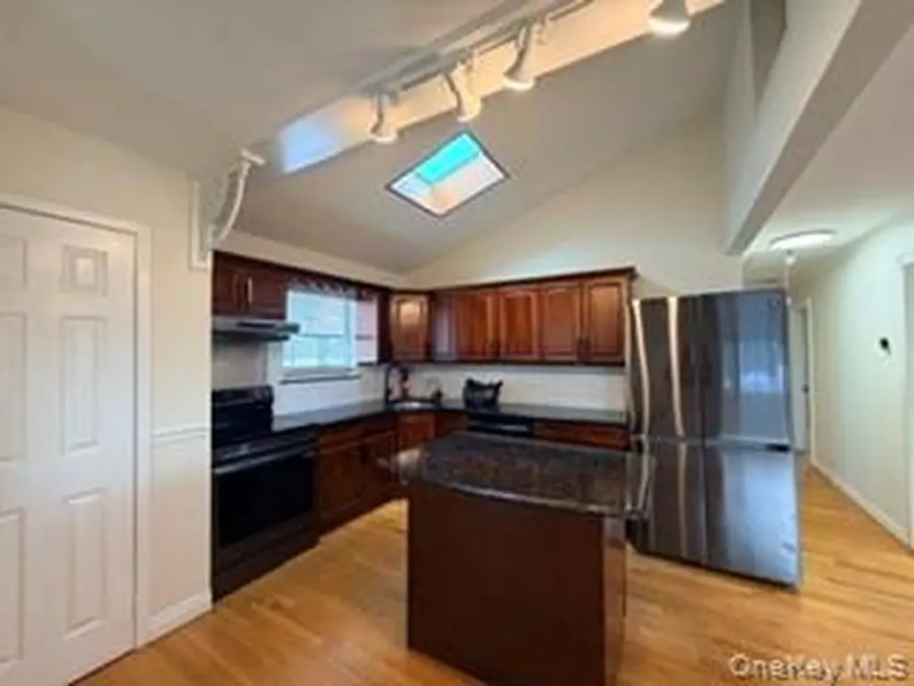 23 W Alhambra Avenue Lindenhurst NY 11757