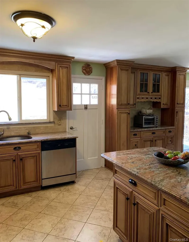 92 Hillside Road Poughquag NY 12570