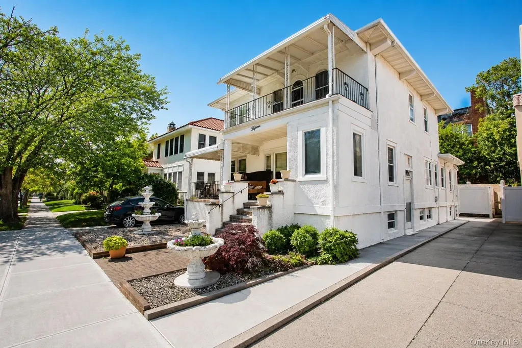 15 W Walnut Street Long Beach NY 11561