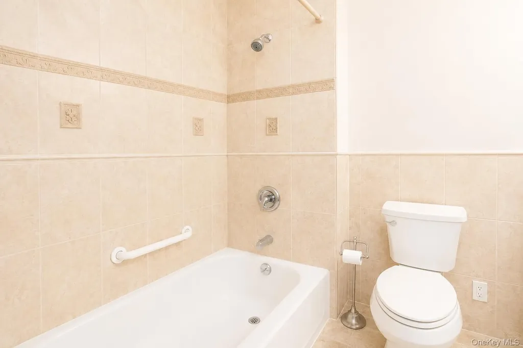 15 W Walnut Street Long Beach NY 11561