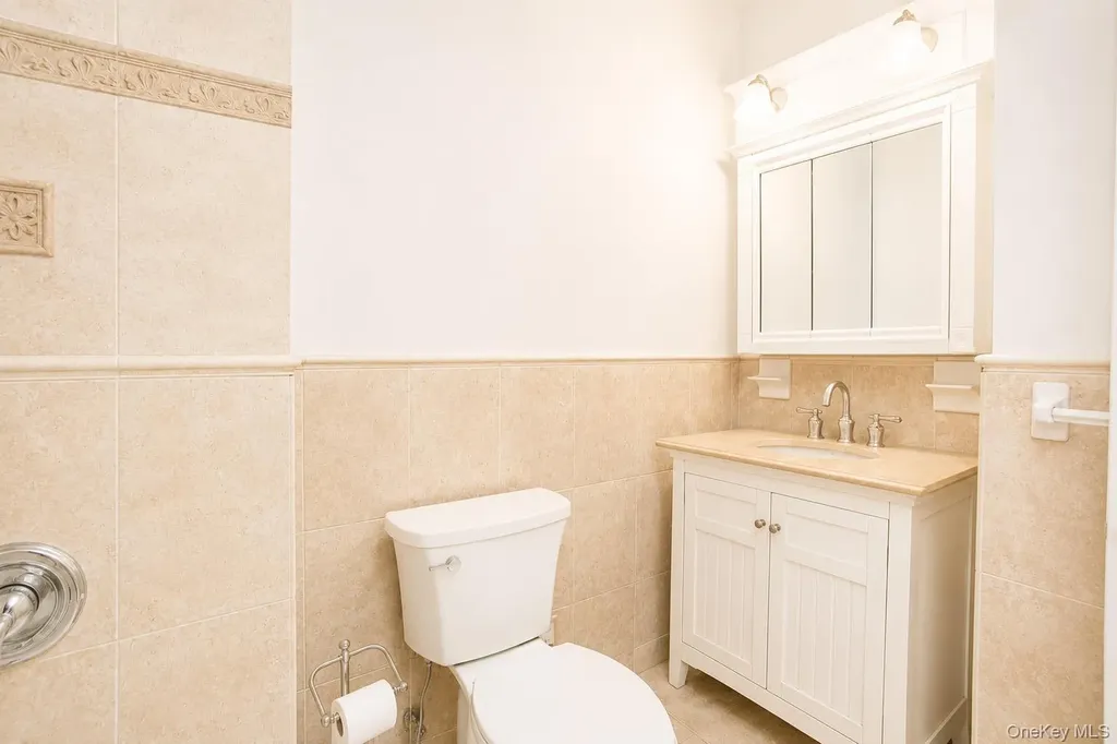 15 W Walnut Street Long Beach NY 11561