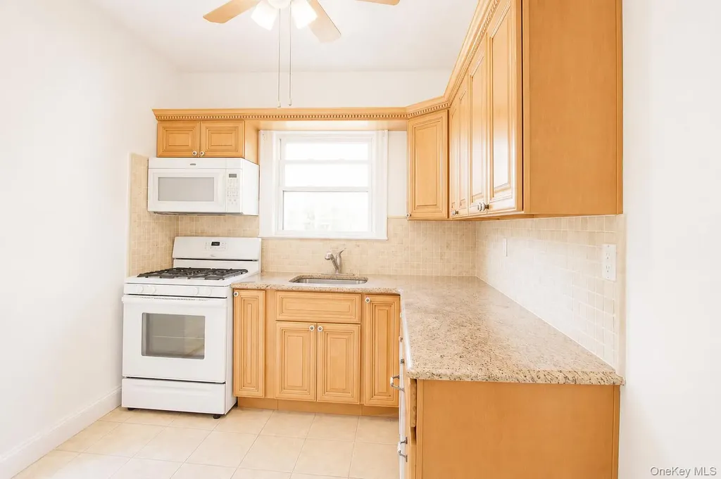 15 W Walnut Street Long Beach NY 11561