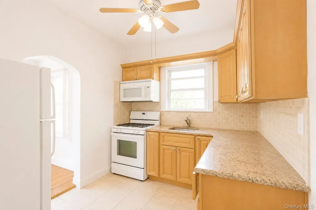 15 W Walnut Street Long Beach NY 11561