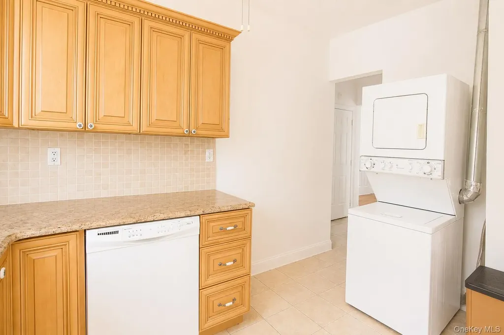 15 W Walnut Street Long Beach NY 11561