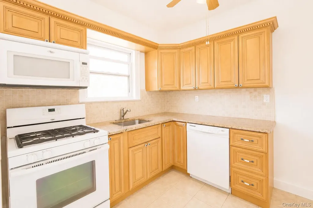 15 W Walnut Street Long Beach NY 11561