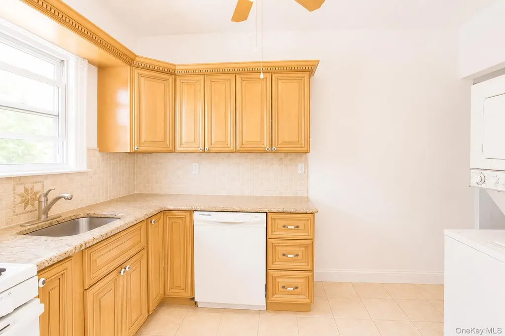 15 W Walnut Street Long Beach NY 11561