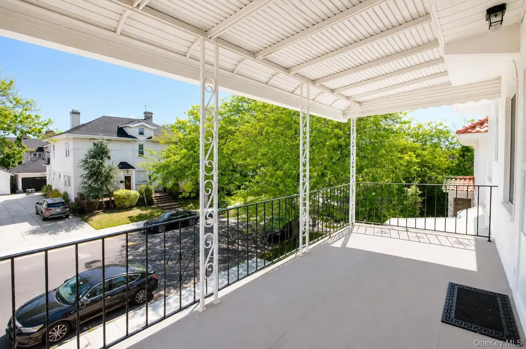 15 W Walnut Street Long Beach NY 11561