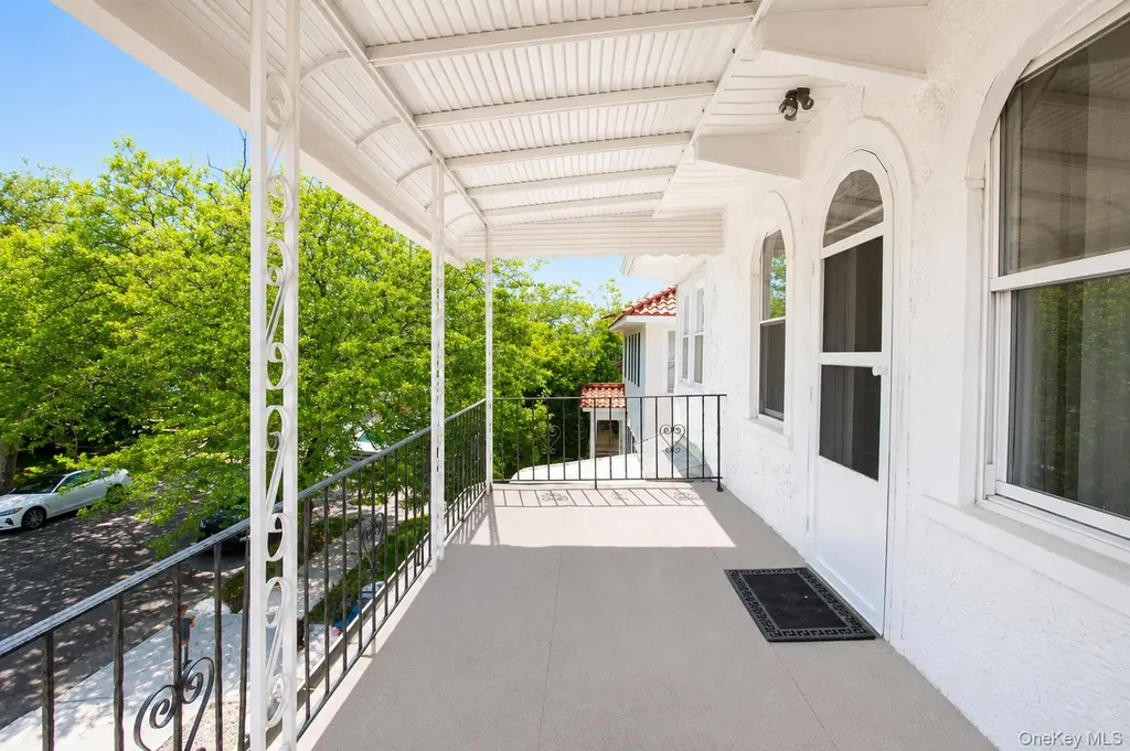 15 W Walnut Street Long Beach NY 11561