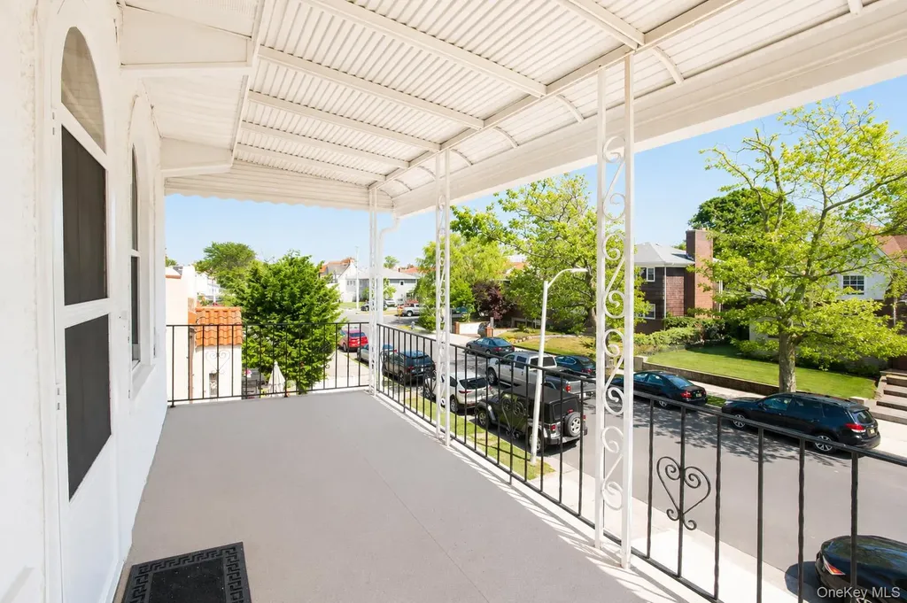 15 W Walnut Street Long Beach NY 11561