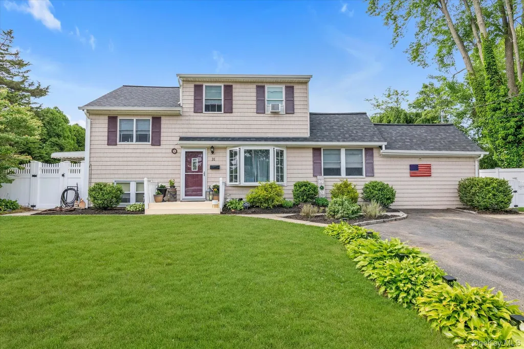 31 Sherwood Drive East Islip NY 11730