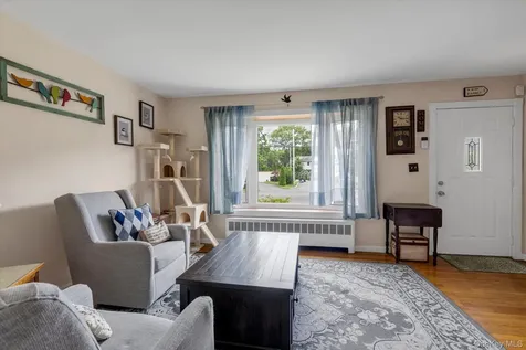 31 Sherwood Drive East Islip NY 11730
