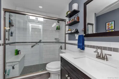 31 Sherwood Drive East Islip NY 11730