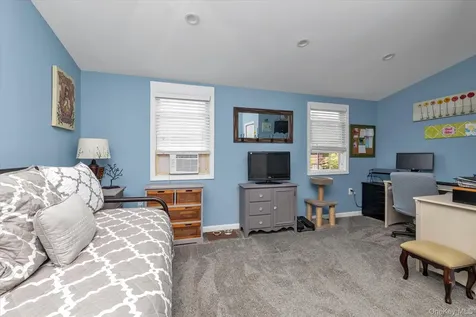 31 Sherwood Drive East Islip NY 11730