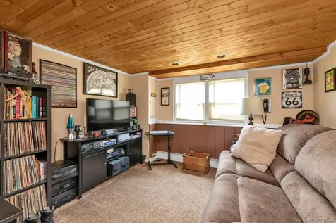 31 Sherwood Drive East Islip NY 11730