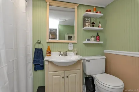 31 Sherwood Drive East Islip NY 11730