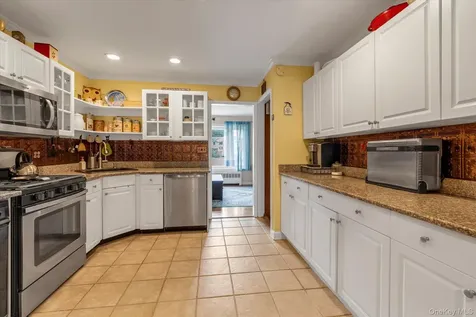 31 Sherwood Drive East Islip NY 11730