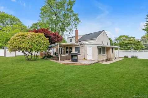 31 Sherwood Drive East Islip NY 11730