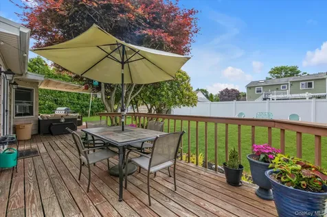 31 Sherwood Drive East Islip NY 11730