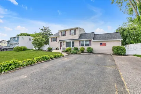 31 Sherwood Drive East Islip NY 11730