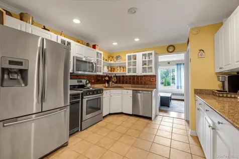 31 Sherwood Drive East Islip NY 11730