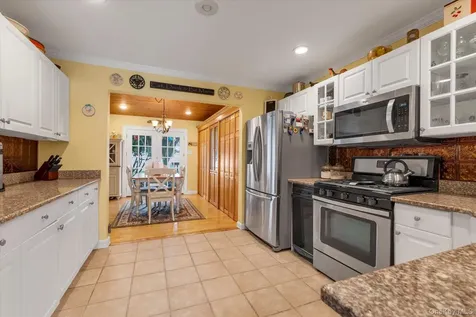 31 Sherwood Drive East Islip NY 11730