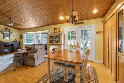 31 Sherwood Drive East Islip NY 11730