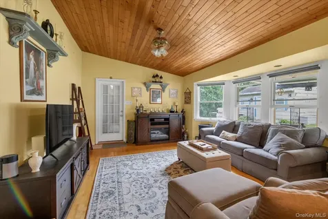 31 Sherwood Drive East Islip NY 11730