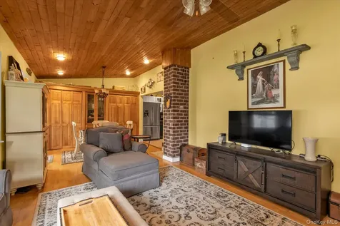 31 Sherwood Drive East Islip NY 11730