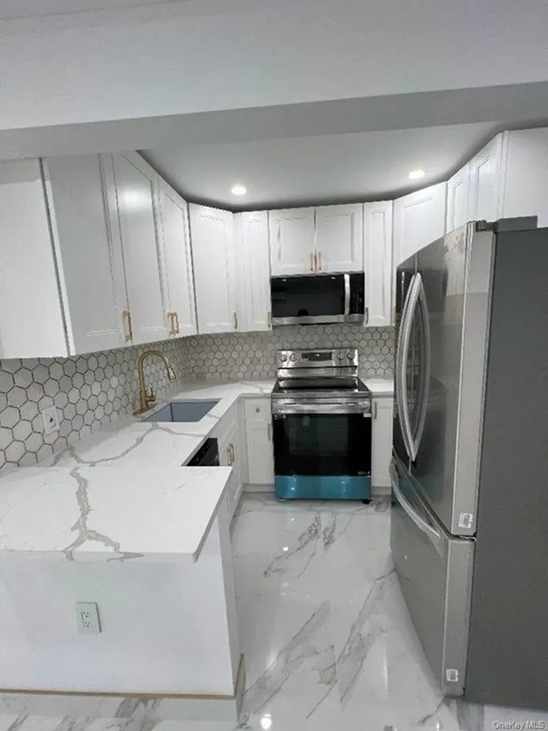 730 E 217 Street Bronx NY 10467