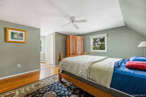 34 Ridge Road Farmingdale NY 11735