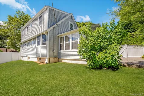 34 Ridge Road Farmingdale NY 11735