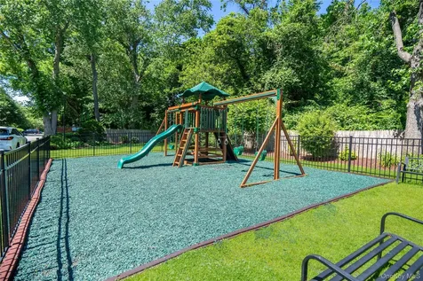 5 Pond Path Woodbury NY 11797