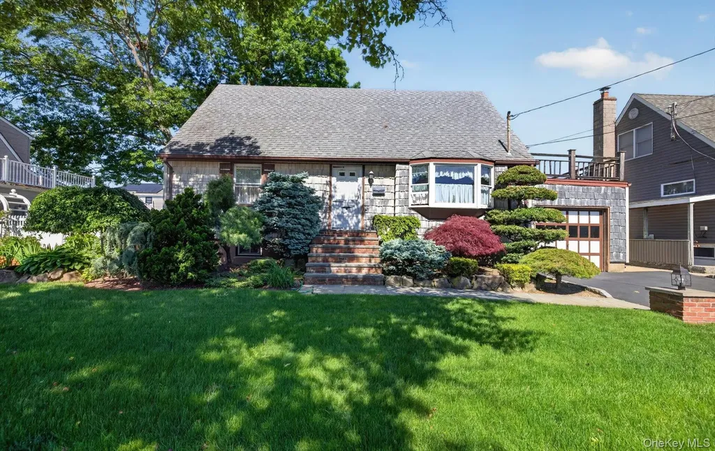 88 Philadelphia Avenue Massapequa Park NY 11762