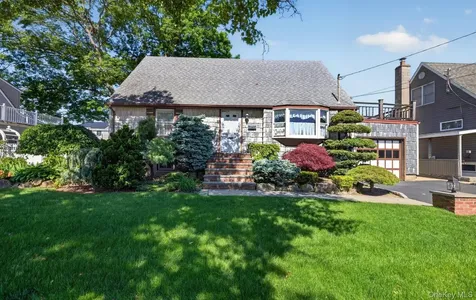 88 Philadelphia Avenue Massapequa Park NY 11762