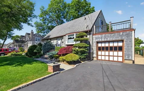 88 Philadelphia Avenue Massapequa Park NY 11762