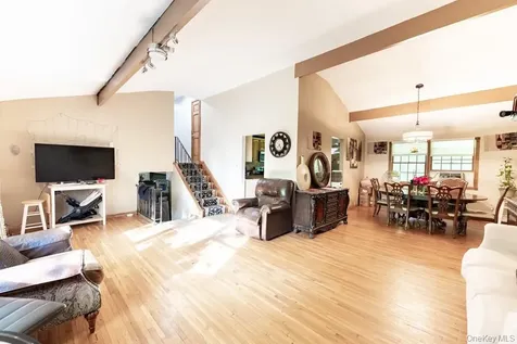 14 Englewood Terrace Mahopac NY 10541