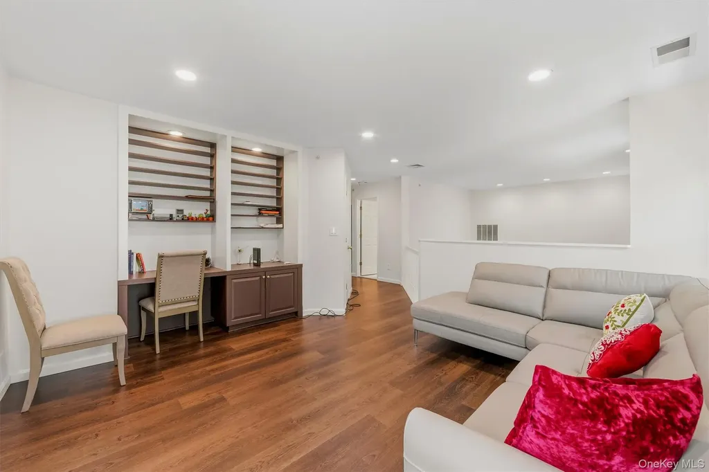 151 Classic Court White Plains NY 10603