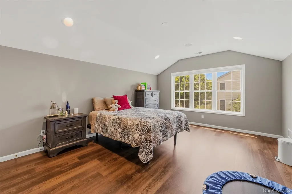 151 Classic Court White Plains NY 10603