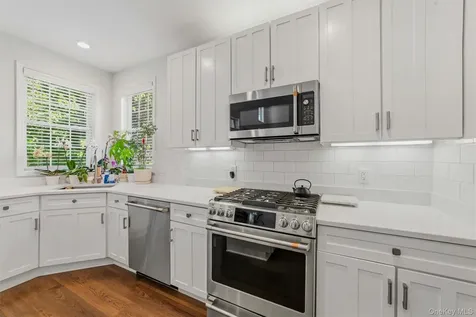 151 Classic Court White Plains NY 10603