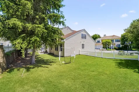 151 Classic Court White Plains NY 10603