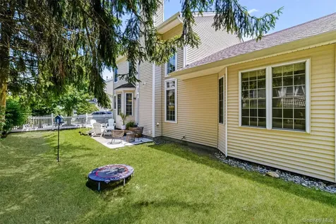 151 Classic Court White Plains NY 10603