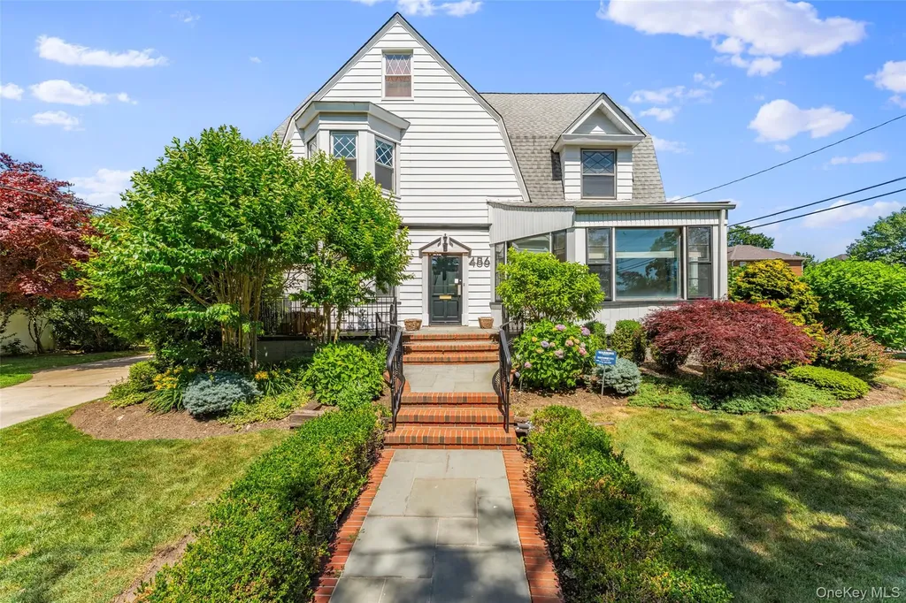 486 Oxford Road Cedarhurst NY 11516