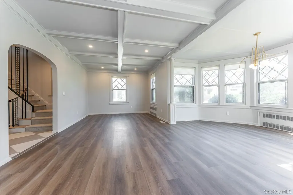 486 Oxford Road Cedarhurst NY 11516