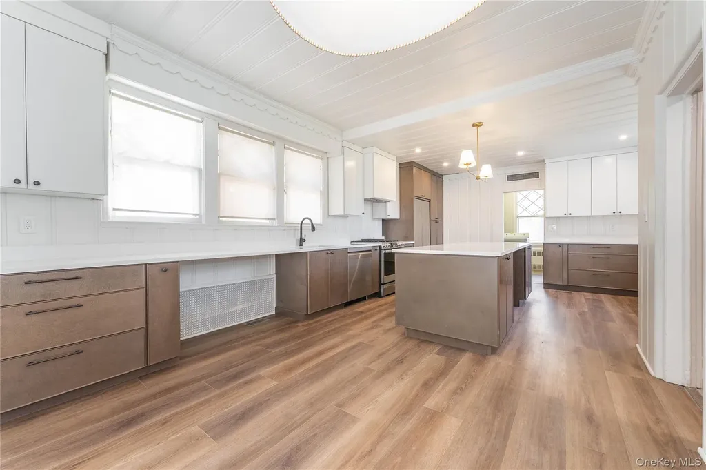 486 Oxford Road Cedarhurst NY 11516