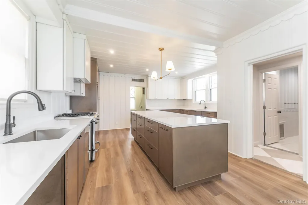 486 Oxford Road Cedarhurst NY 11516