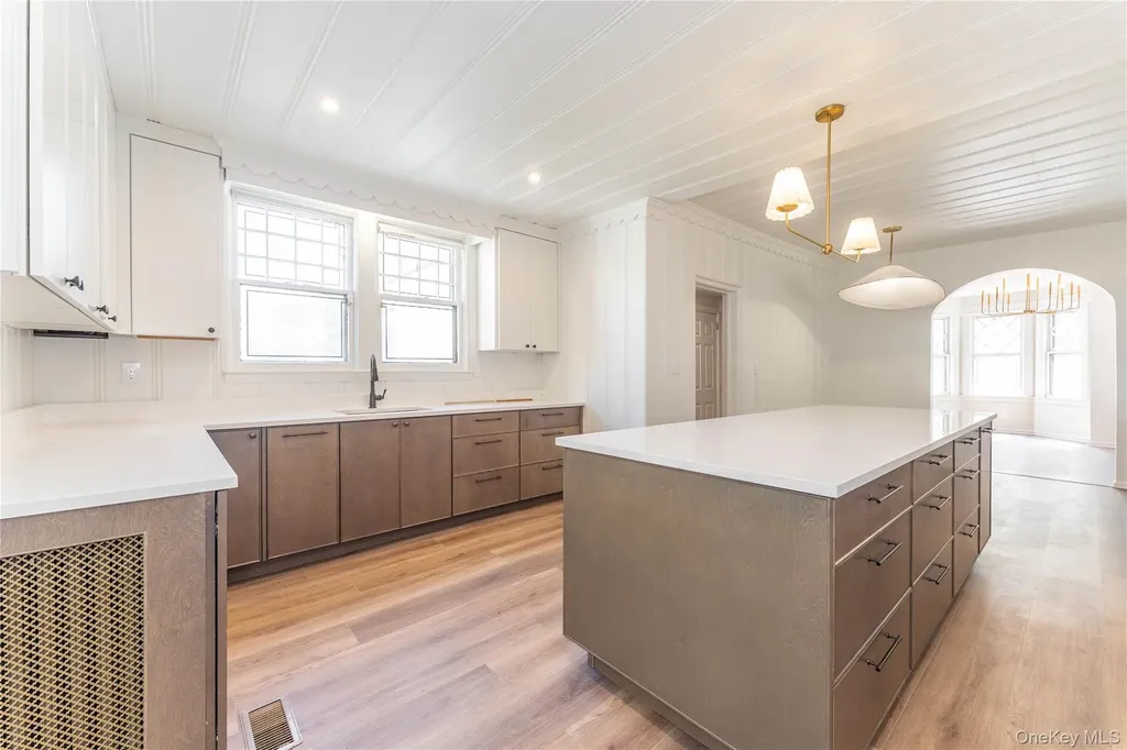 486 Oxford Road Cedarhurst NY 11516