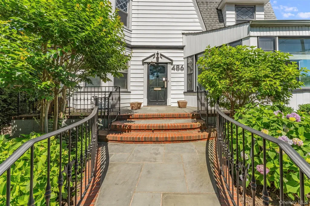 486 Oxford Road Cedarhurst NY 11516
