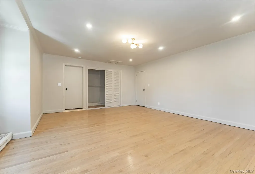 486 Oxford Road Cedarhurst NY 11516