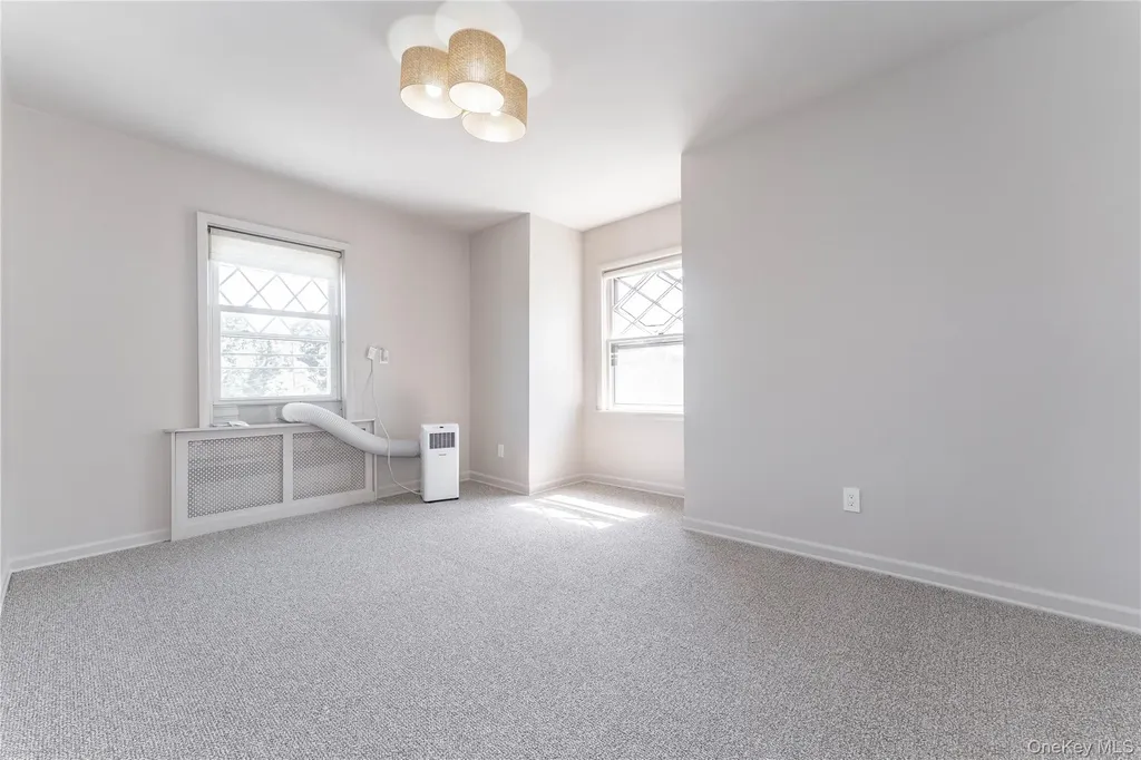 486 Oxford Road Cedarhurst NY 11516