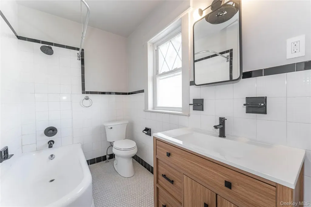 486 Oxford Road Cedarhurst NY 11516